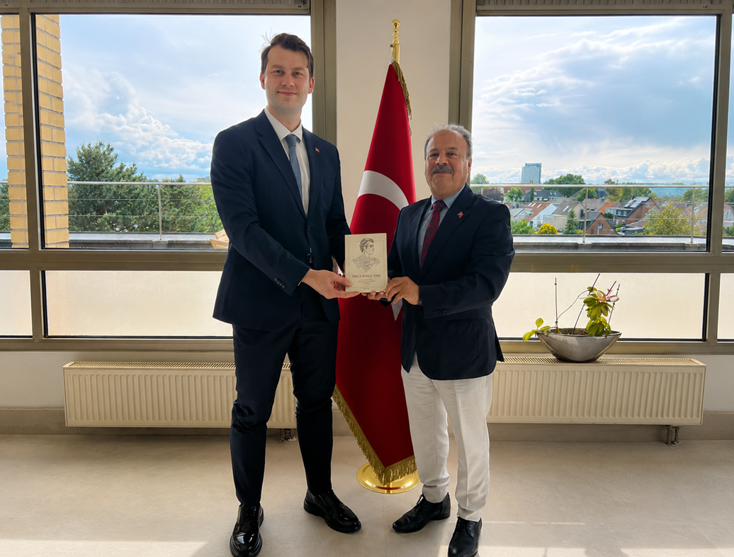 Başkonsoloslukta “Değerinle Var” Yankısı: Okuyan Herkesi Derinden Etkiliyor