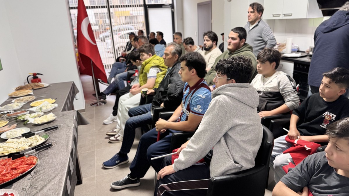 Milli Duygular Sabahın Erken Saatlerinde Buluşturdu