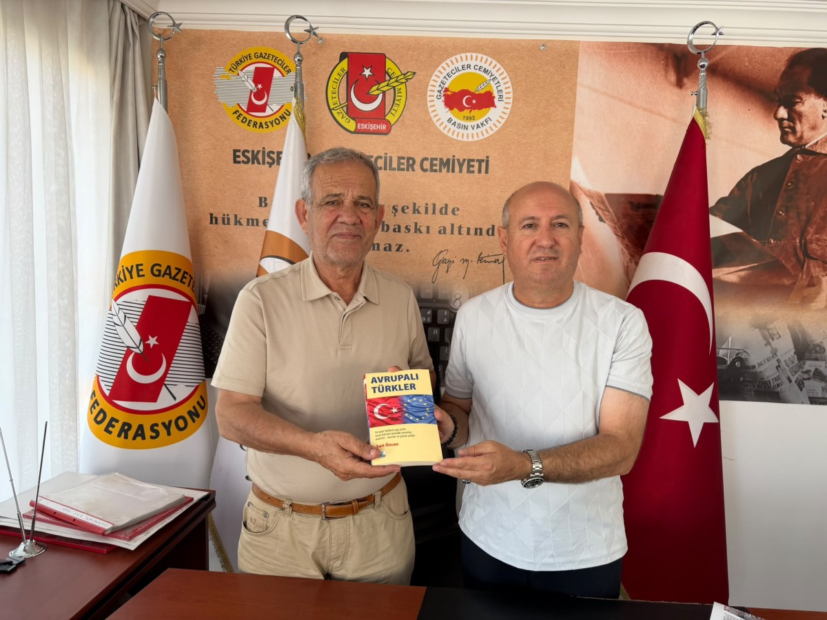 ESKİŞEHİR’DE TÜRK BASINININ GELECEĞİ KONUŞULDU
