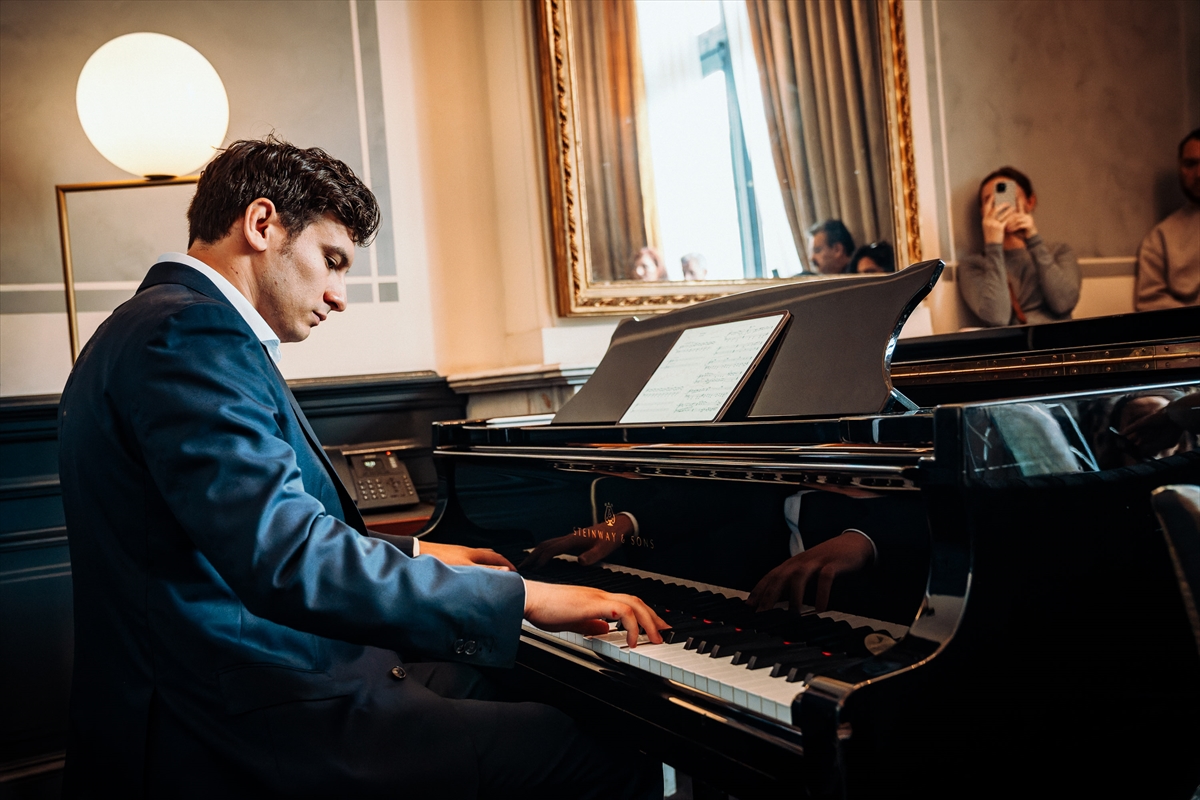 Genç Türk besteci ve piyanist Umut Veysel Demirtaş, Amsterdam'da konser verdi