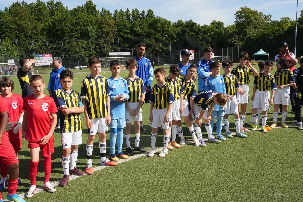 Essen Başkonsolosluğu’nun 60. Yıl Futbol Turnuvası coşkuyla başladı