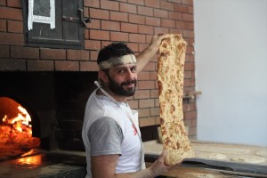 Coğrafi işaret yolundaki Eğin ekmeği gurbetçilerin de gözdesi oldu
