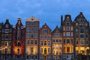 Amsterdam'ın tarihi mimarisi dikkati çekiyor