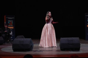 SOPRANO CEYLAN MİRA BALCI, ANADOLU’NUN KADİM EZGİLERİNİ GAZİANTEP’TE YANKILATTI